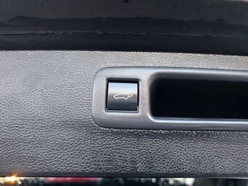 Used 2023 Toyota Highlander XLE image 11