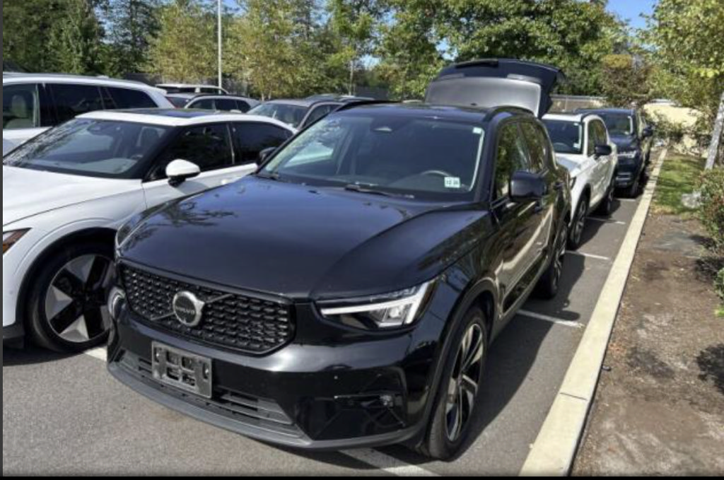 Used 2024 Volvo XC40 B5 Plus w/ Protection Package Premier AWD/4WD image 16