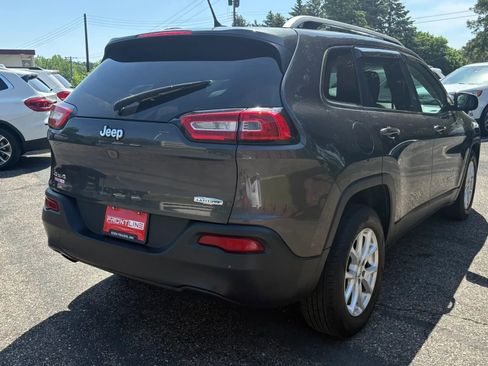Used 2017 Jeep Cherokee Latitude w/ Cold Weather Group AWD/4WD image 9