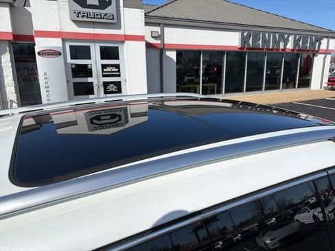 Used 2026 Volkswagen Tiguan SEL R-Line image 5