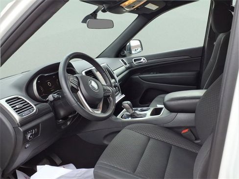 Used 2019 Jeep Grand Cherokee Laredo w/ Security & Convenience Group image 11