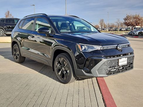 New 2026 Volkswagen Taos SE image 4