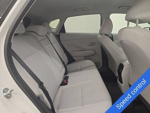 Used 2025 Hyundai Kona SEL AWD/4WD image 12