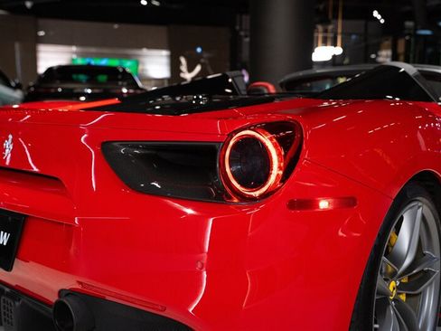 Used 2018 Ferrari 488 Spider RWD image 23
