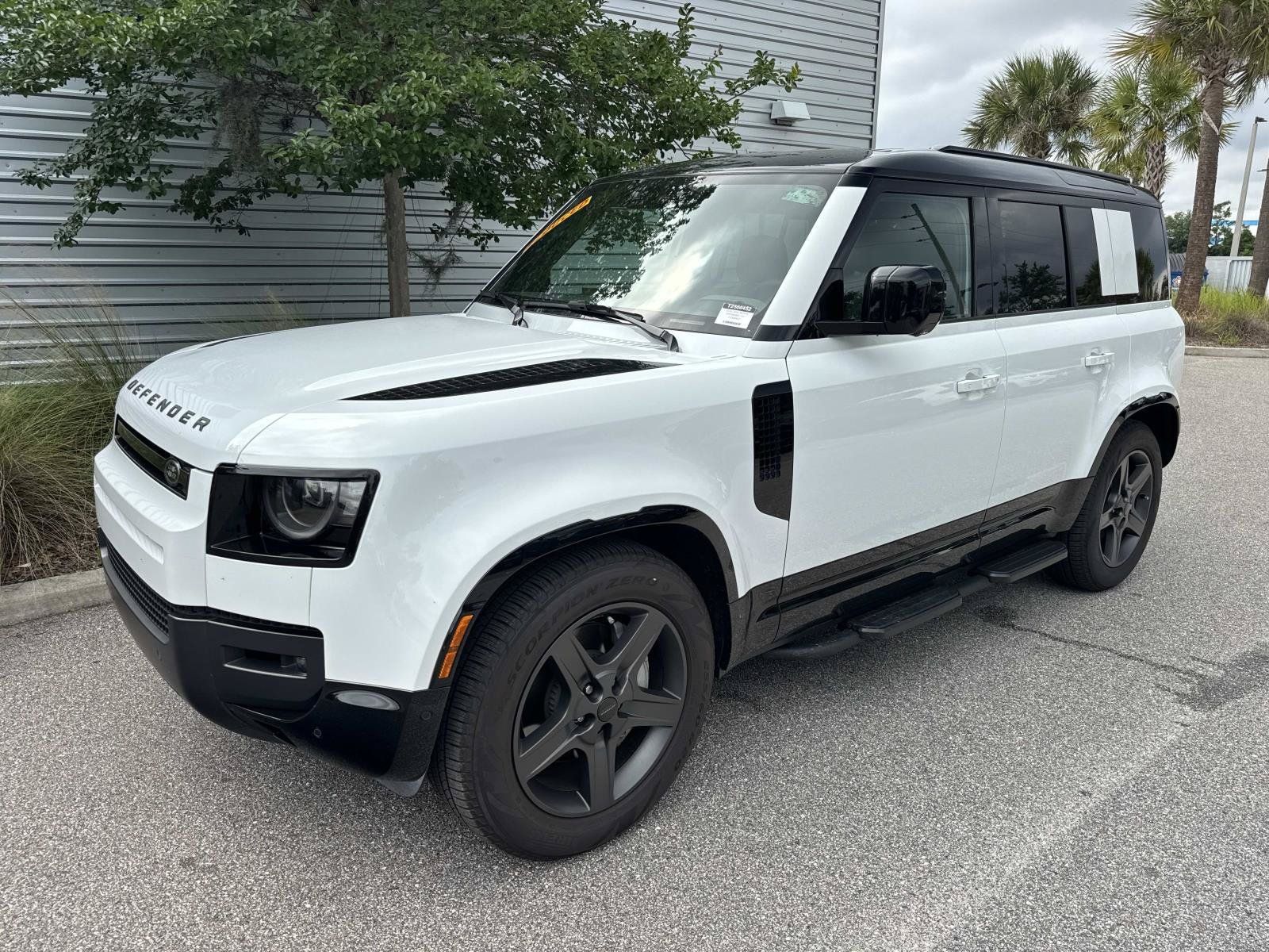 Certified 2026 Land Rover Defender 110 X-Dynamic SE AWD/4WD image 1