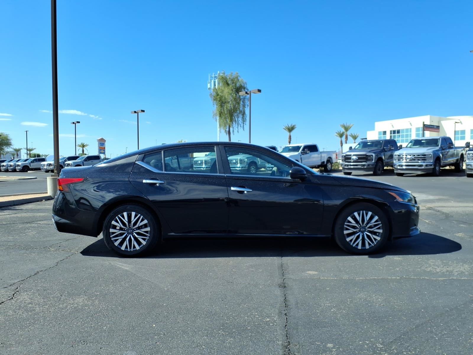 Used 2025 Nissan Altima 2.5 SV FWD image 6