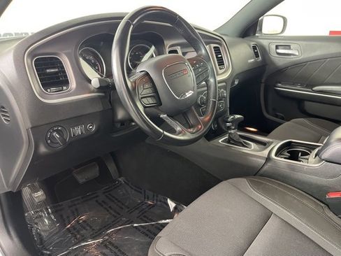 Used 2022 Dodge Charger SXT image 2