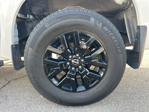 Used 2023 Nissan Frontier SV w/ Midnight Edition Package image 14