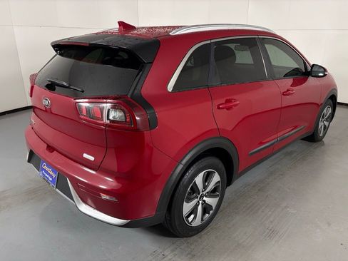 Used 2017 Kia Niro EX image 8