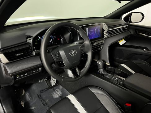 Used 2026 Toyota Camry SE FWD image 12