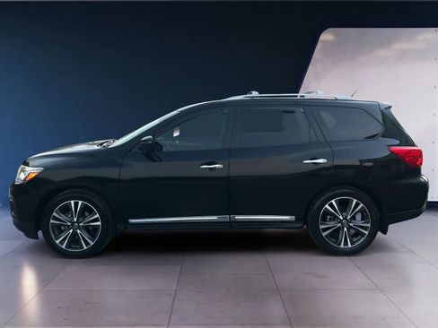 Used 2018 Nissan Pathfinder Platinum image 2