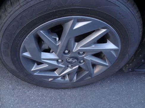 Used 2024 Hyundai Elantra SEL FWD image 12