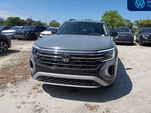 Used 2024 Volkswagen Atlas Peak Edition SE AWD/4WD image 3