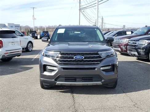 Used 2020 Ford Explorer XLT w/ Equipment Group 202A image 2