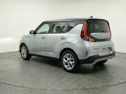Used 2025 Kia Soul LX w/ LX Technology Package FWD image 6