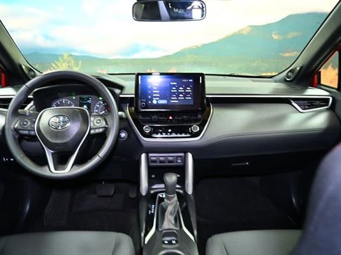 Used 2024 Toyota Corolla Cross AWD Hybrid w/ Moonroof Package image 46