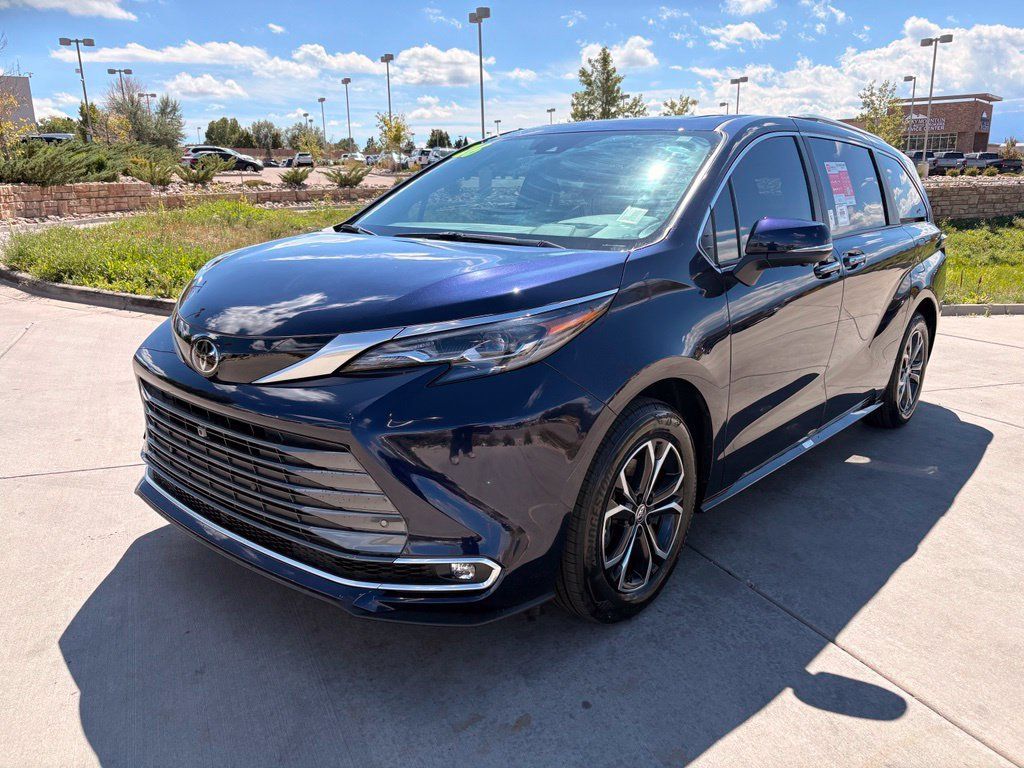 Used 2026 Toyota Sienna Platinum AWD/4WD image 3
