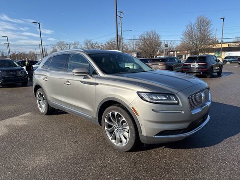Used 2023 Lincoln Nautilus Reserve w/ Equipment Group 201A image 7