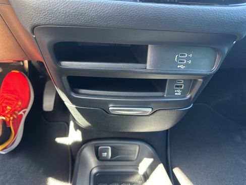 New 2026 Chrysler Pacifica Select image 71