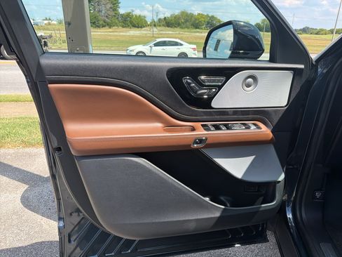 Used 2022 Lincoln Aviator Reserve w/ Equipment Group 201A AWD/4WD image 7