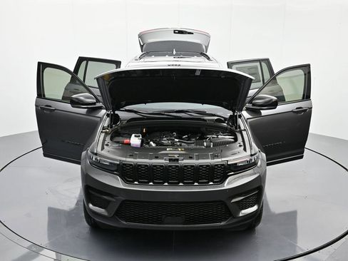 New 2025 Jeep Grand Cherokee Altitude AWD/4WD image 45