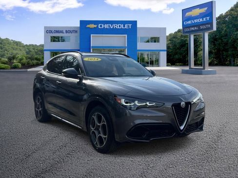 Used 2024 Alfa Romeo Stelvio Ti AWD/4WD image 8