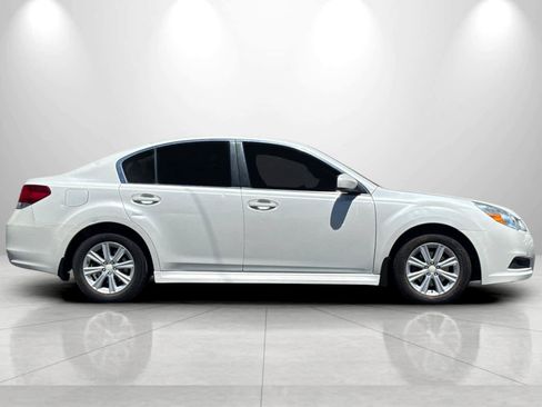 Used 2010 Subaru Legacy 2.5i Premium AWD/4WD image 8