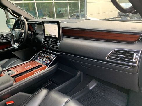 Used 2021 Lincoln Navigator Reserve w/ Luxury Package AWD/4WD image 11