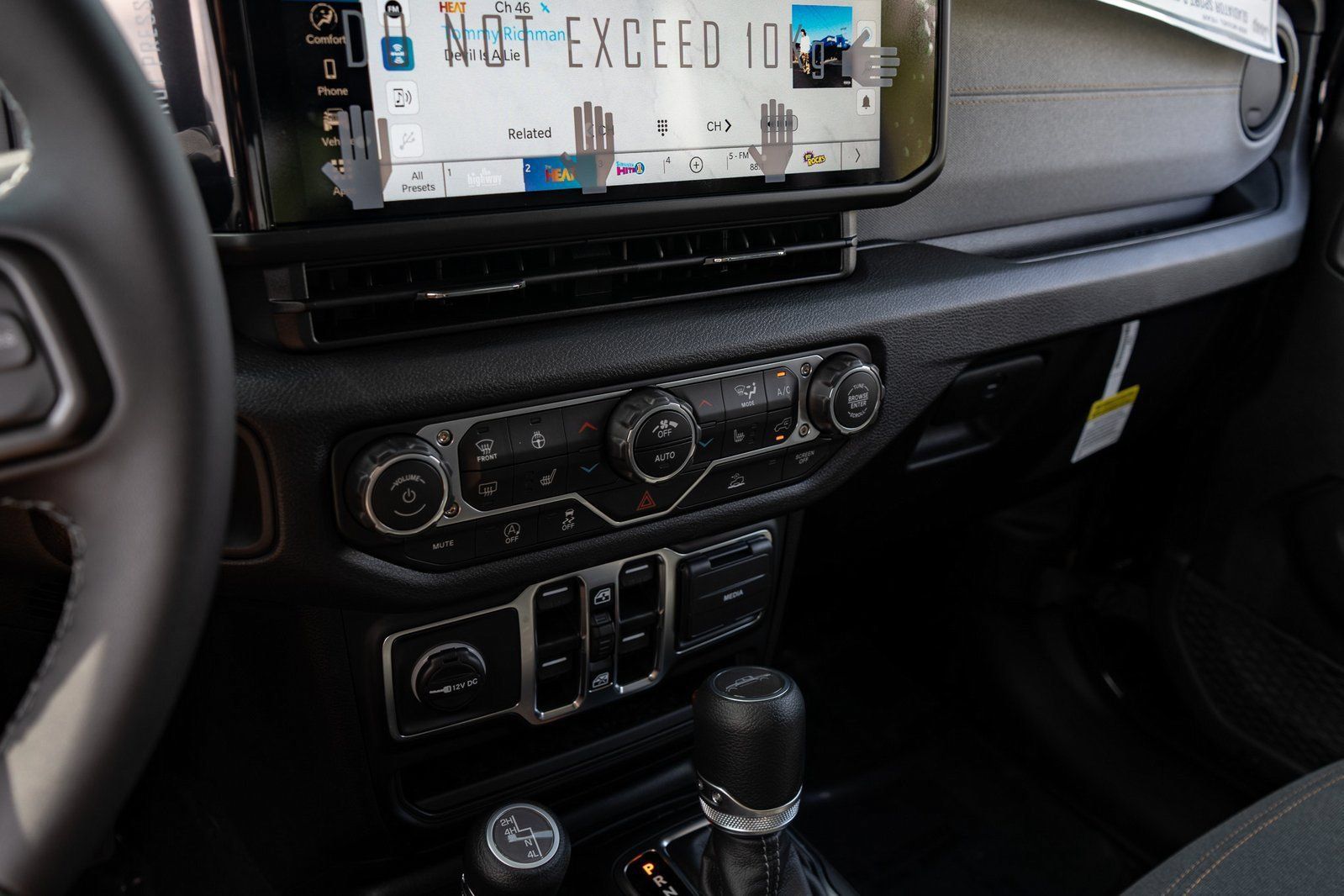 Used 2025 Jeep Gladiator Sport AWD/4WD image 25