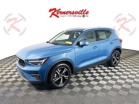 Used 2023 Volvo XC40 B4 Plus image 3