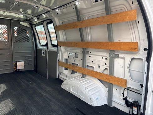 Used 2014 Ford E-250 and Econoline 250 w/ Power Group image 32