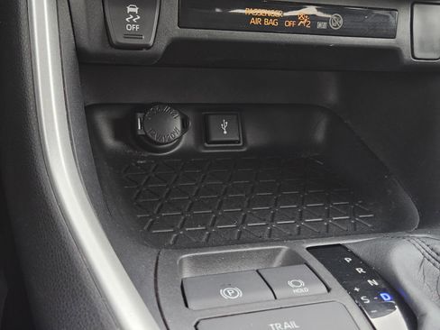 Used 2022 Toyota RAV4 XLE image 22