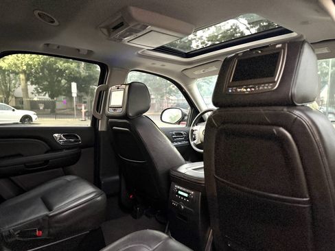 Used 2014 Cadillac Escalade Platinum AWD/4WD image 14