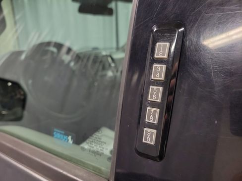 Used 2017 Ford F150 XLT image 14