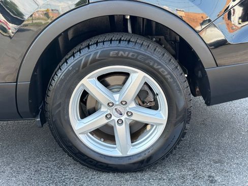 Used 2017 Ford Explorer XLT AWD/4WD image 10