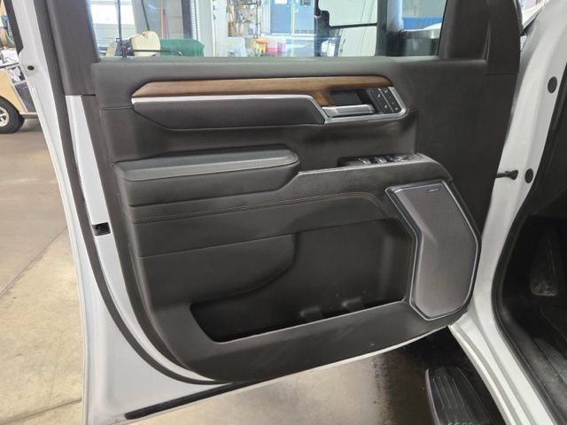 Used 2025 Chevrolet Silverado 3500 High Country w/ Technology Package AWD/4WD image 16