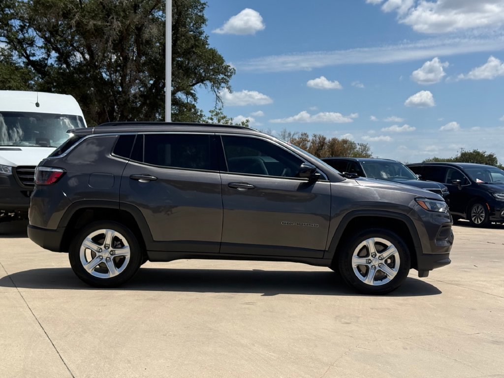 Used 2023 Jeep Compass Latitude AWD/4WD image 5