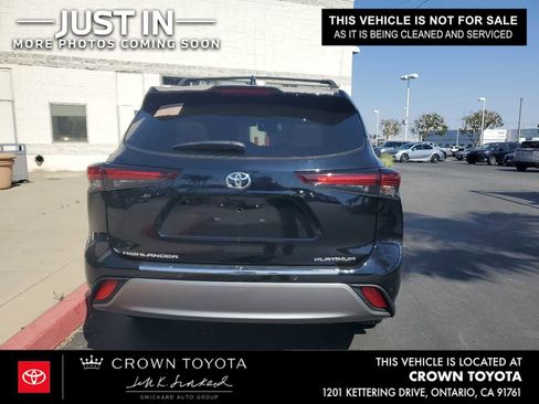 Used 2024 Toyota Highlander Platinum FWD image 3