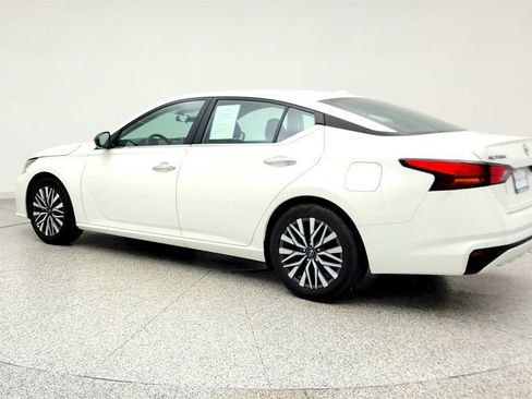 Used 2025 Nissan Altima 2.5 SV image 7