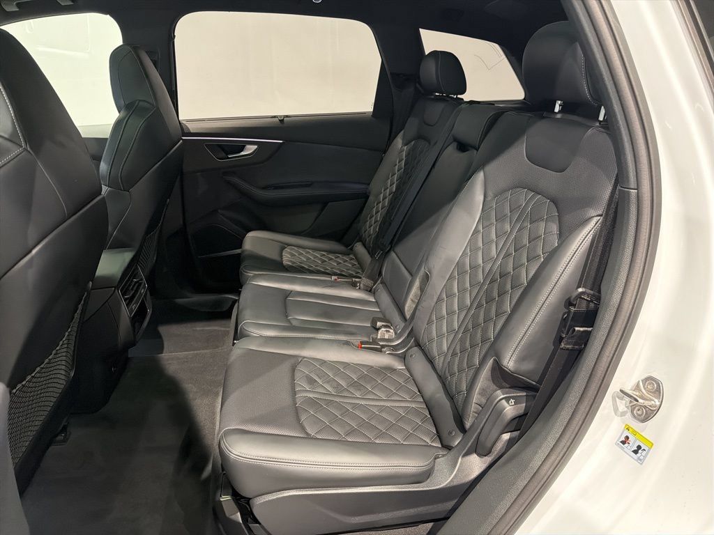 Used 2025 Audi SQ7 Prestige AWD/4WD image 38