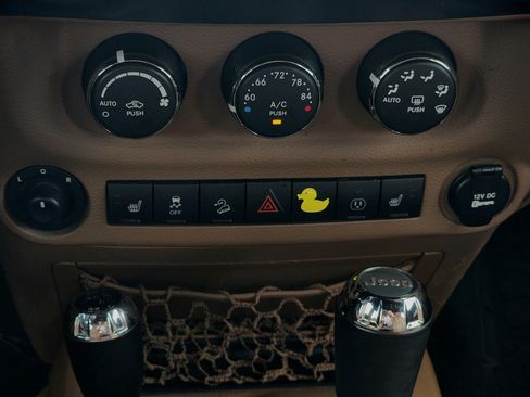 Used 2017 Jeep Wrangler Unlimited Rubicon w/ Cold Weather Group image 23