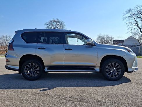 Used 2023 Lexus GX 460 Premium w/ Accessory Package AWD/4WD image 26