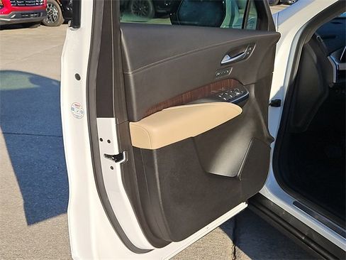 Used 2025 Cadillac XT4 Premium Luxury w/ Cold Weather Package image 17