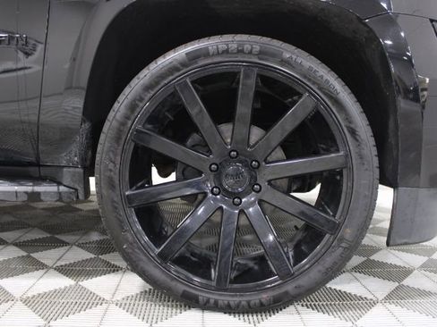 Used 2020 Chevrolet Suburban LT image 48