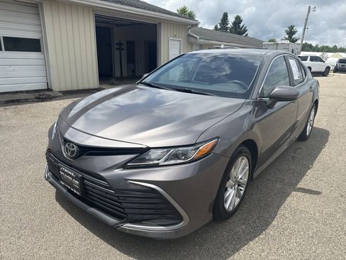 Used 2021 Toyota Camry LE FWD image 9