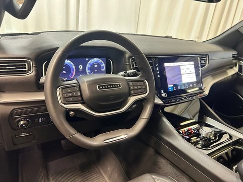 Used 2024 Jeep Wagoneer Series II AWD/4WD image 2