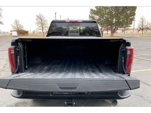 Used 2024 GMC Sierra 2500 AT4 w/ Technology Package image 11