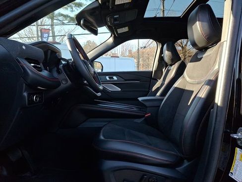 Used 2025 Ford Explorer ST image 13