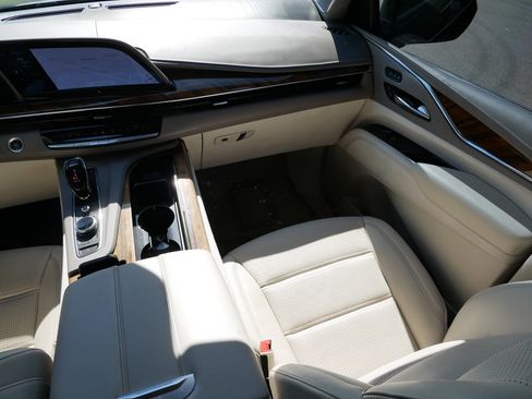 Certified 2024 Cadillac Escalade Sport Platinum AWD/4WD image 9