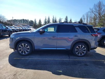 New 2026 Nissan Pathfinder Platinum w/ Cargo Package